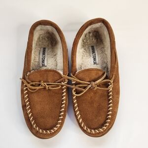 Minnetonka Men's Brown Moccasin Slippers